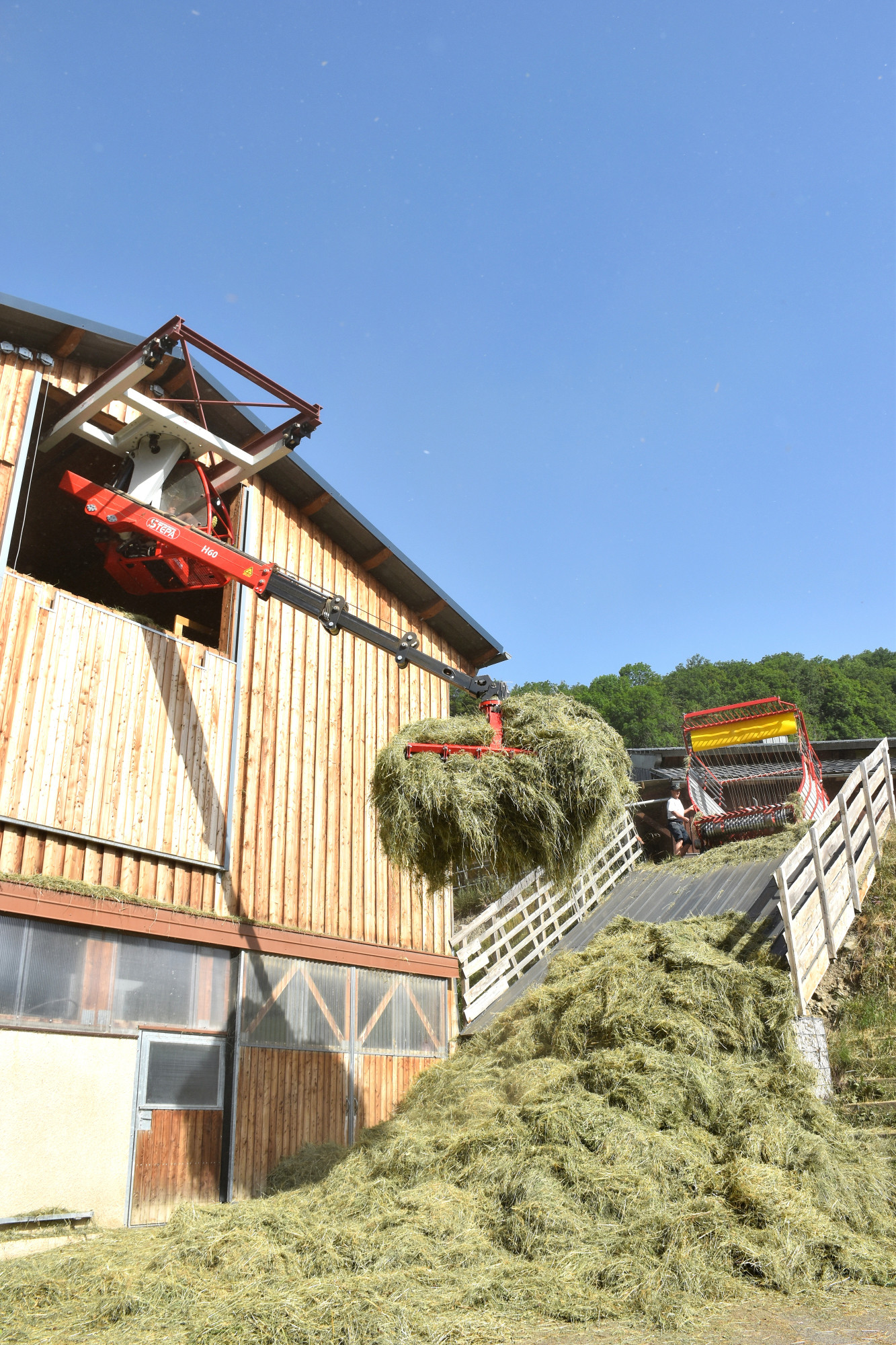 Le Dechargement Et Entree En Grange Le Travail Des Foins Fromage Beaufort 2 01